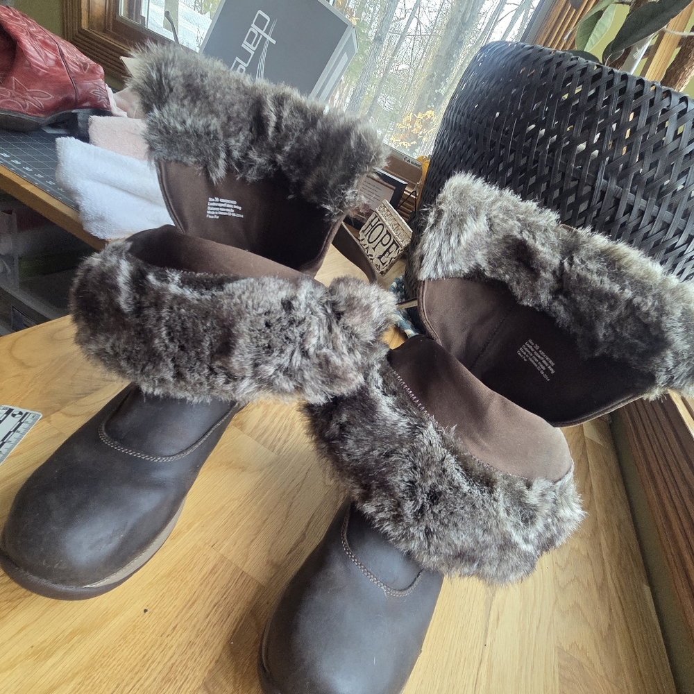 Dansko Cynthia Vibrum Brown Suade Boots with Plush Fur Lining